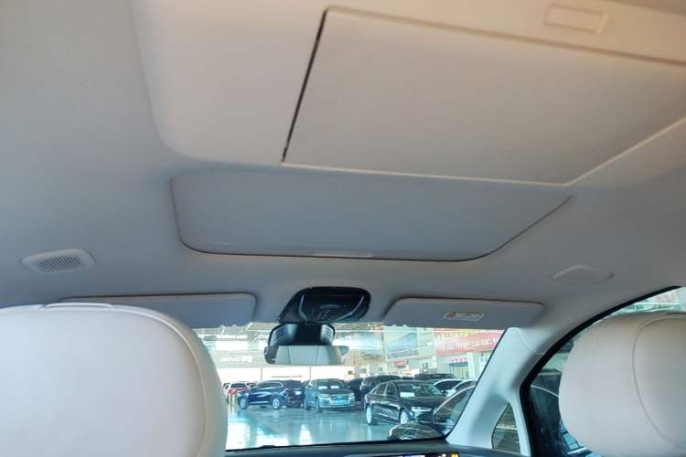 Used VOYAH Dream 2025 PHEV Four-Wheel Drive Prestige Kunpeng Edition Headliner