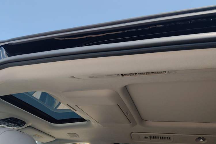 Used VOYAH Dream 2025 PHEV Four-Wheel Drive Prestige Qiankun Edition Headliner