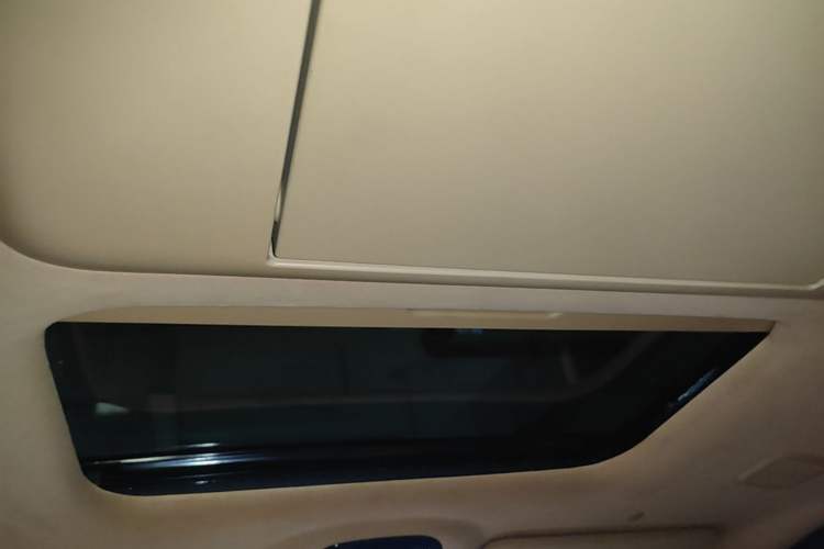 Used VOYAH Dream 2025 PHEV Four-Wheel-Drive Flagship Kunpeng Edition Headliner