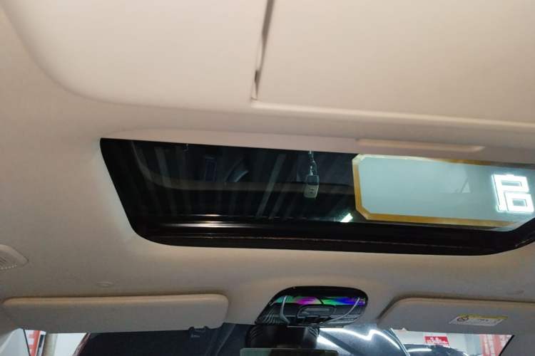 Used VOYAH Dream 2025 PHEV Four-Wheel Drive Prestige Kunpeng Edition Headliner