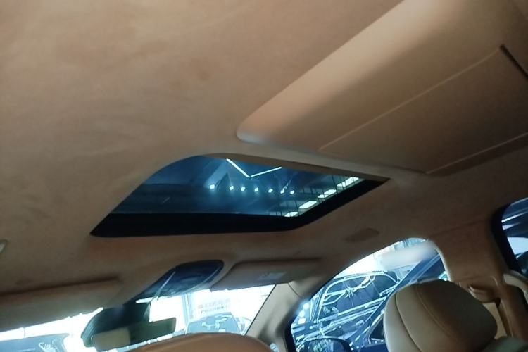 Used VOYAH Dream 2025 PHEV Four-Wheel-Drive Flagship Kunpeng Edition Headliner