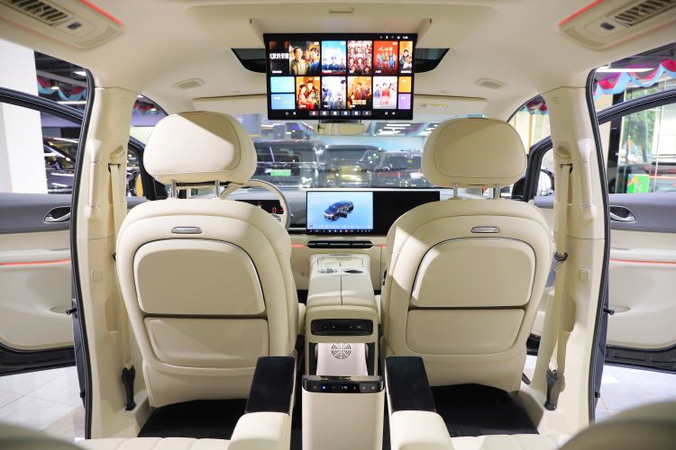 Used VOYAH Dream 2025 EV Four-Wheel Drive Flagship Kunpeng Edition Headliner