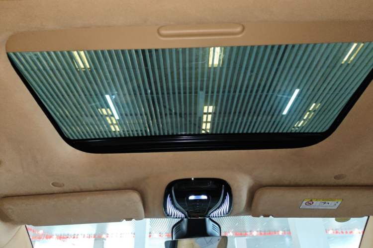 Used VOYAH Dream 2025 PHEV Four-Wheel-Drive Flagship Kunpeng Edition Headliner
