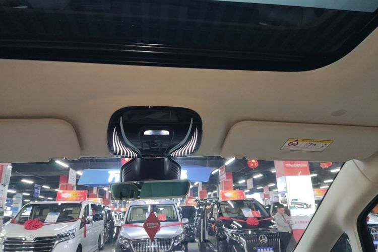 Used VOYAH Dream 2025 PHEV Four-Wheel-Drive Flagship Kunpeng Edition Headliner