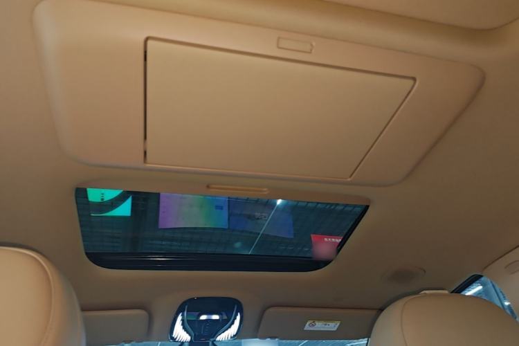 Used VOYAH Dream 2025 PHEV Four-Wheel Drive Prestige Kunpeng Edition Headliner