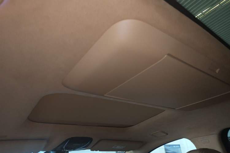 Used VOYAH Dream 2025 PHEV Four-Wheel-Drive Flagship Kunpeng Edition Headliner