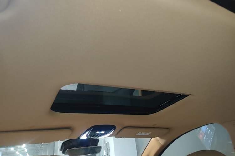 Used VOYAH Dream 2025 PHEV Four-Wheel Drive Excellence Qiankun Edition Headliner