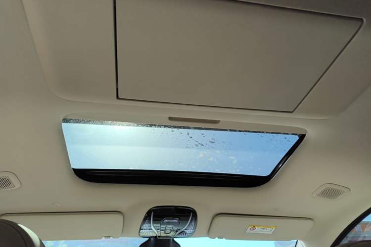 Used VOYAH Dream 2025 PHEV Four-Wheel Drive Prestige Kunpeng Edition Headliner