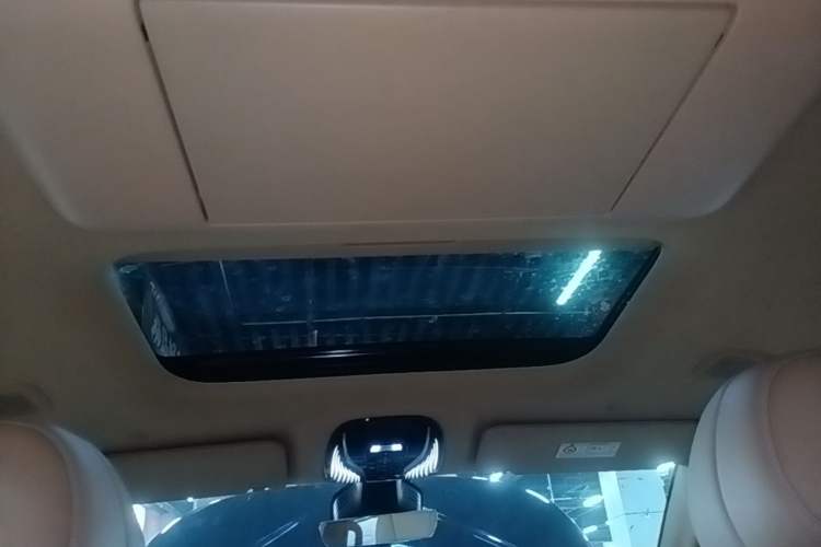 Used VOYAH Dream 2025 PHEV Four-Wheel Drive Prestige Kunpeng Edition Headliner
