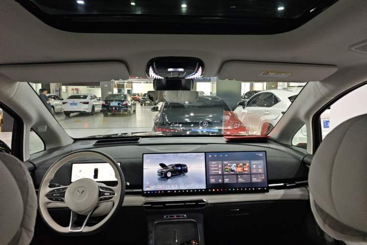Used VOYAH Dream 2025 PHEV Four-Wheel Drive Prestige Kunpeng Edition Headliner