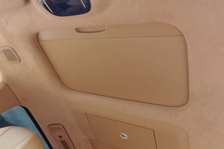 Used VOYAH Dream 2025 PHEV Four-Wheel-Drive Flagship Kunpeng Edition Headliner