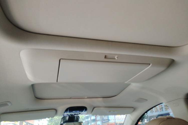 Used VOYAH Dream 2025 PHEV Four-Wheel Drive Prestige Kunpeng Edition Headliner