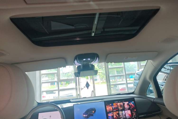 Used VOYAH Dream 2025 PHEV Four-Wheel Drive Prestige Kunpeng Edition Headliner