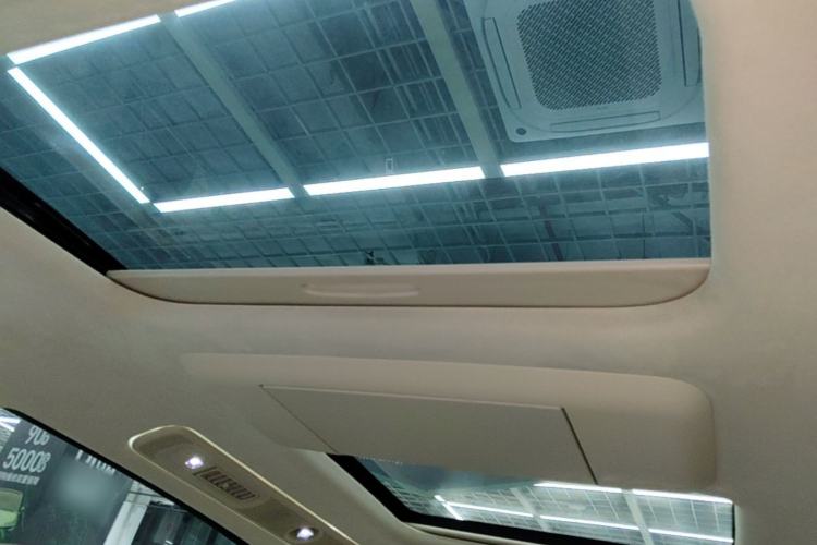 Used VOYAH Dream 2025 PHEV Four-Wheel-Drive Flagship Kunpeng Edition Headliner