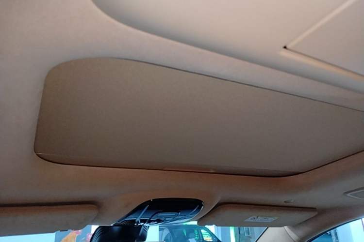 Used VOYAH Dream 2025 PHEV Four-Wheel-Drive Flagship Kunpeng Edition Headliner