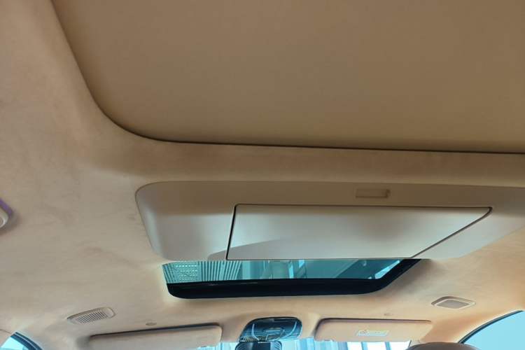 Used VOYAH Dream 2025 PHEV Four-Wheel-Drive Flagship Kunpeng Edition Headliner