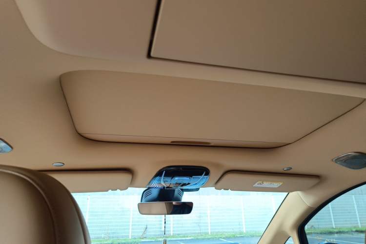 Used VOYAH Dream 2025 PHEV Four-Wheel Drive Prestige Kunpeng Edition Headliner