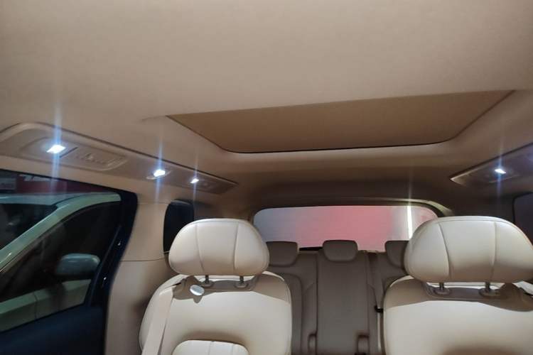 Used VOYAH Dream 2025 PHEV Four-Wheel Drive Excellence Kunpeng Edition Headliner