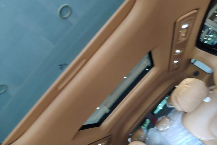 Used VOYAH Dream 2025 PHEV Four-Wheel Drive Excellence Kunpeng Edition Headliner