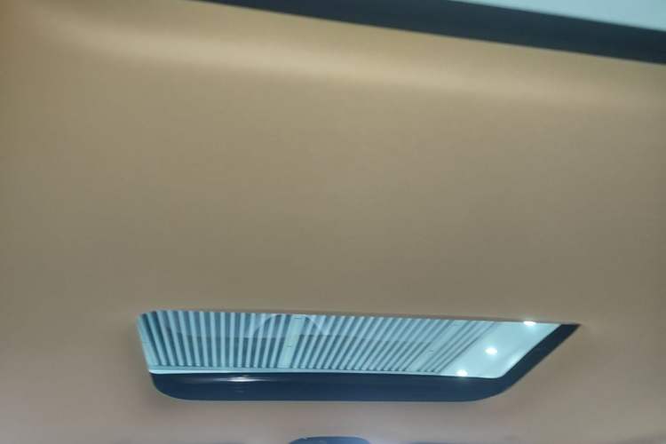 Used VOYAH Dream 2025 PHEV Four-Wheel Drive Excellence Qiankun Edition Headliner