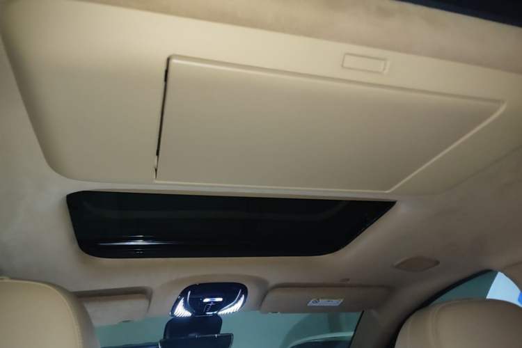 Used VOYAH Dream 2025 PHEV Four-Wheel-Drive Flagship Kunpeng Edition Headliner