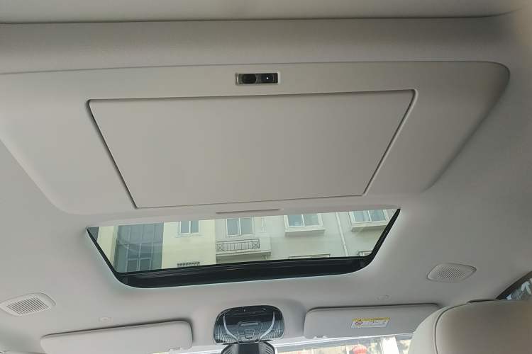 Used VOYAH Dream 2025 PHEV Four-Wheel Drive Prestige Kunpeng Edition Headliner