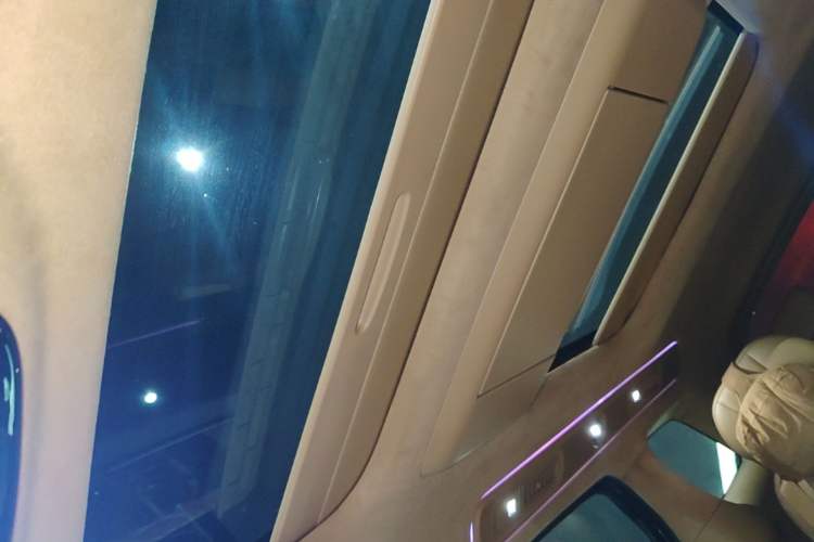 Used VOYAH Dream 2025 PHEV Four-Wheel-Drive Flagship Kunpeng Edition Headliner