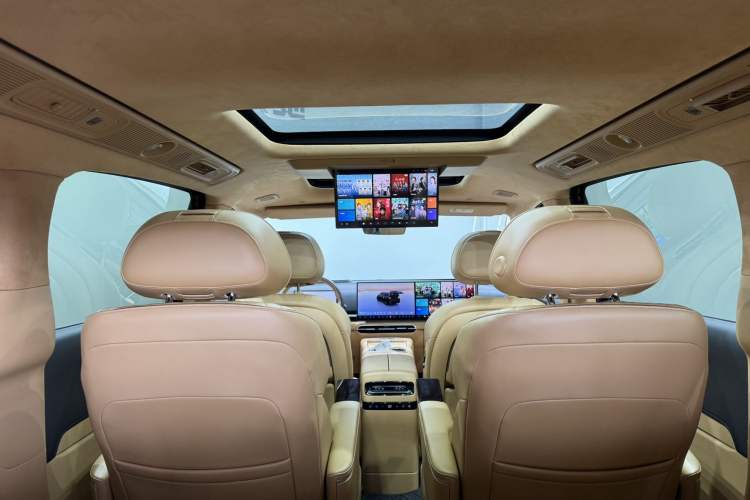 Used VOYAH Dream 2025 PHEV Four-Wheel-Drive Flagship Kunpeng Edition Headliner