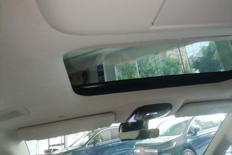 Used VOYAH Dream 2025 PHEV Four-Wheel-Drive Flagship Kunpeng Edition Headliner