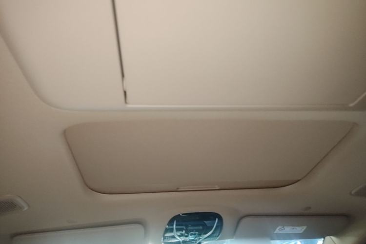 Used VOYAH Dream 2025 PHEV Four-Wheel Drive Prestige Kunpeng Edition Headliner