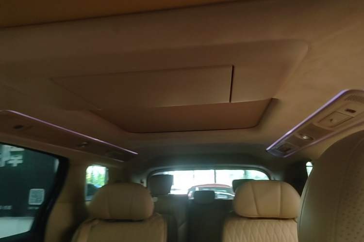 Used VOYAH Dream 2025 PHEV Four-Wheel-Drive Flagship Kunpeng Edition Headliner