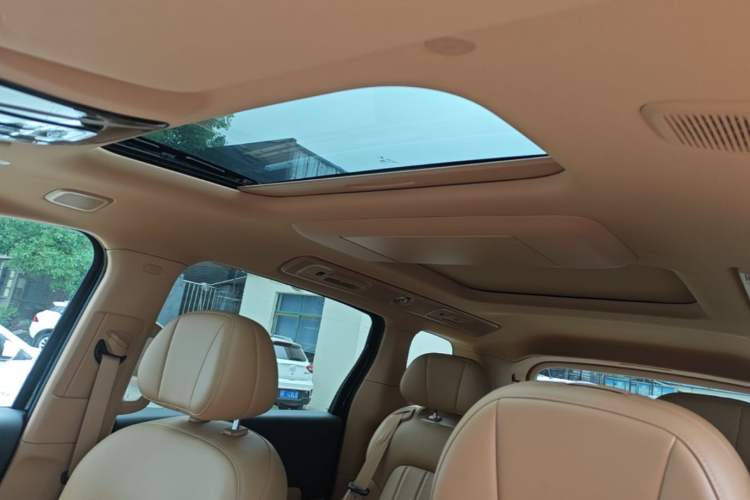 Used VOYAH Dream 2025 PHEV Four-Wheel Drive Prestige Kunpeng Edition Headliner