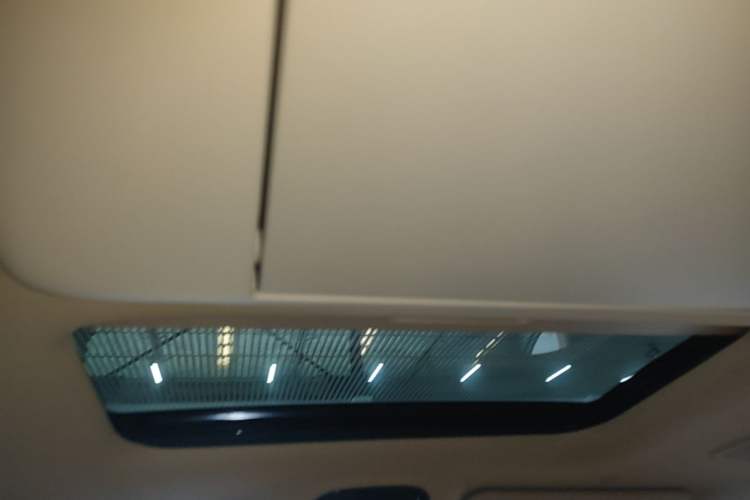 Used VOYAH Dream 2025 PHEV Four-Wheel Drive Prestige Kunpeng Edition Headliner