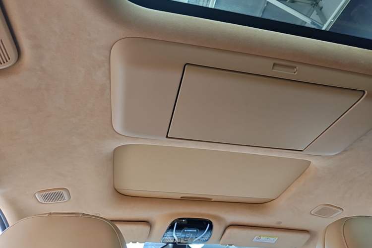 Used VOYAH Dream 2025 PHEV Four-Wheel-Drive Flagship Kunpeng Edition Headliner