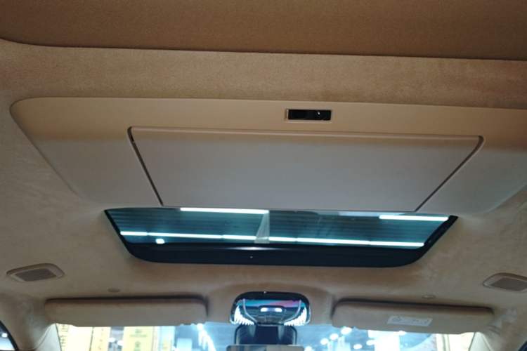 Used VOYAH Dream 2025 PHEV Four-Wheel-Drive Flagship Kunpeng Edition Headliner