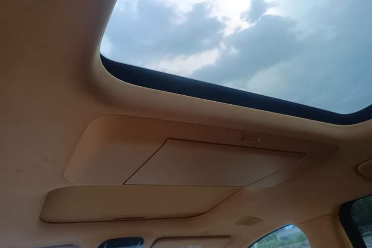 Used VOYAH Dream 2025 PHEV Four-Wheel-Drive Flagship Kunpeng Edition Headliner