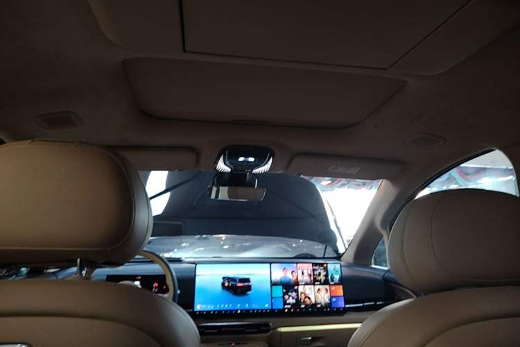 Used VOYAH Dream 2025 PHEV Four-Wheel-Drive Flagship Kunpeng Edition Headliner
