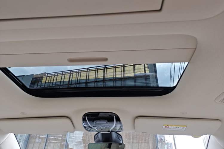 Used VOYAH Dream 2025 PHEV Four-Wheel Drive Prestige Kunpeng Edition Headliner
