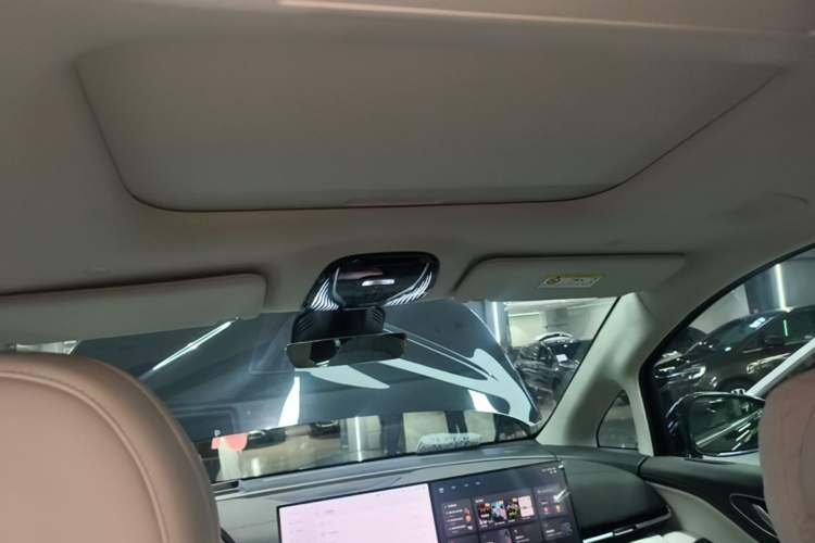 Used VOYAH Dream 2025 PHEV Four-Wheel Drive Prestige Kunpeng Edition Headliner