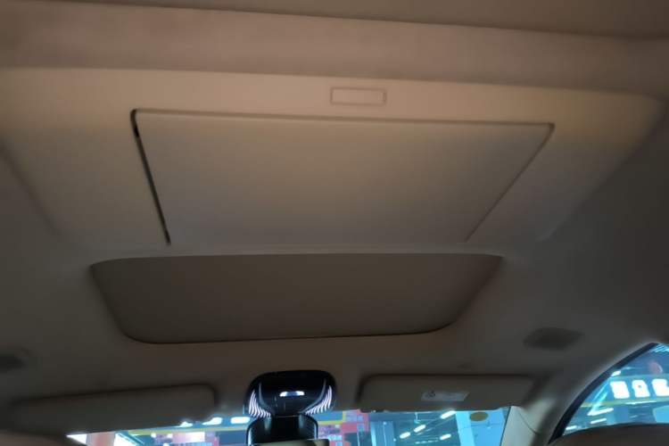 Used VOYAH Dream 2025 PHEV Four-Wheel-Drive Flagship Kunpeng Edition Headliner