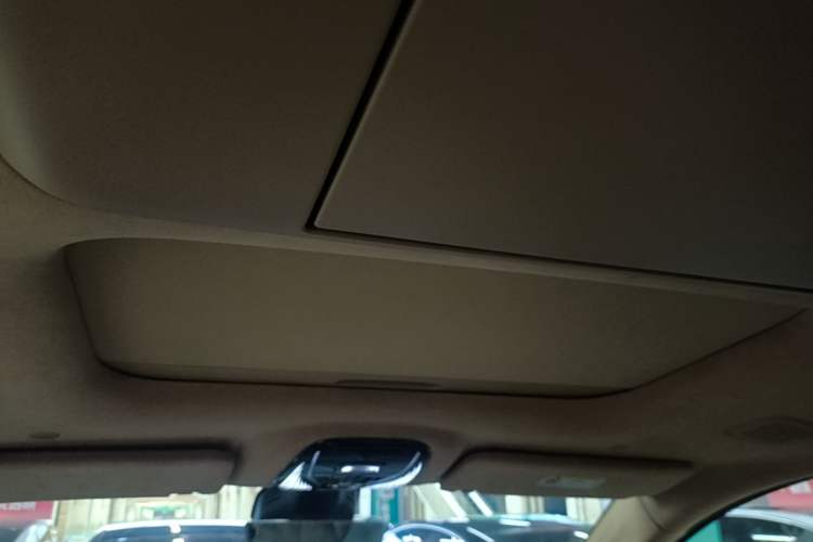 Used VOYAH Dream 2025 PHEV Four-Wheel-Drive Flagship Kunpeng Edition Headliner