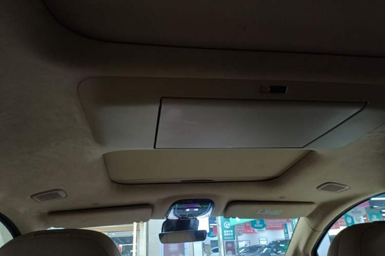 Used VOYAH Dream 2025 PHEV Four-Wheel-Drive Flagship Kunpeng Edition Headliner