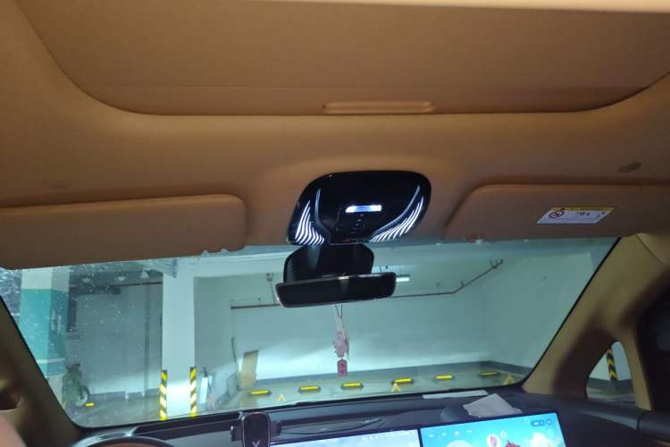 Used VOYAH Dream 2025 PHEV Four-Wheel Drive Prestige Kunpeng Edition Headliner