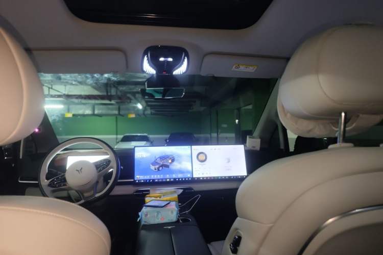 Used VOYAH Dream 2025 PHEV Four-Wheel Drive Excellence Kunpeng Edition Headliner