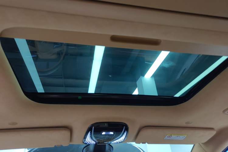 Used VOYAH Dream 2025 PHEV Four-Wheel-Drive Flagship Kunpeng Edition Headliner