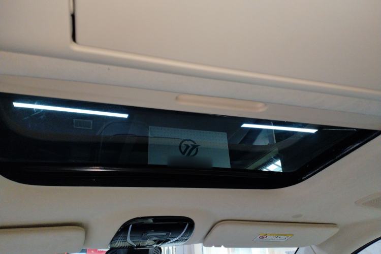 Used VOYAH Dream 2025 EV Four-Wheel Drive Flagship Kunpeng Edition Headliner