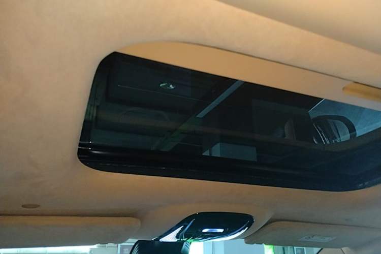 Used VOYAH Dream 2025 PHEV Four-Wheel-Drive Flagship Kunpeng Edition Headliner
