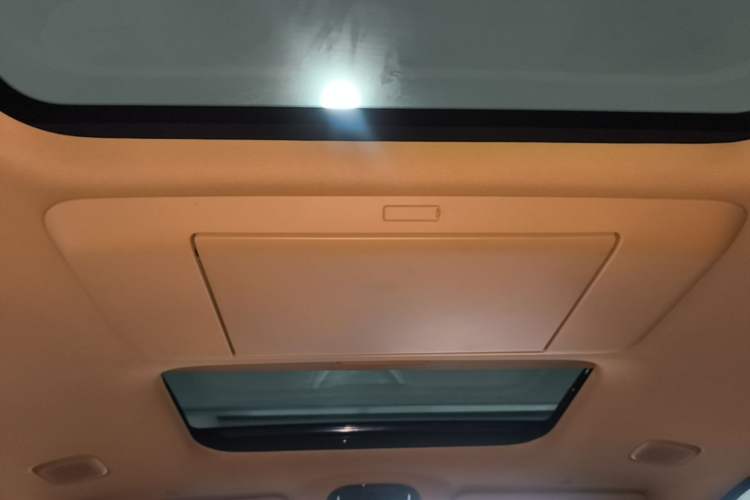 Used VOYAH Dream 2025 PHEV Four-Wheel Drive Prestige Kunpeng Edition Headliner