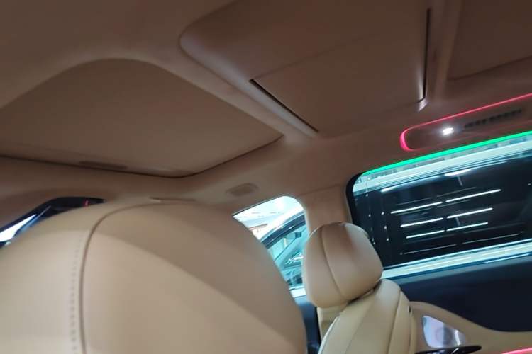 Used VOYAH Dream 2025 PHEV Four-Wheel-Drive Flagship Kunpeng Edition Headliner