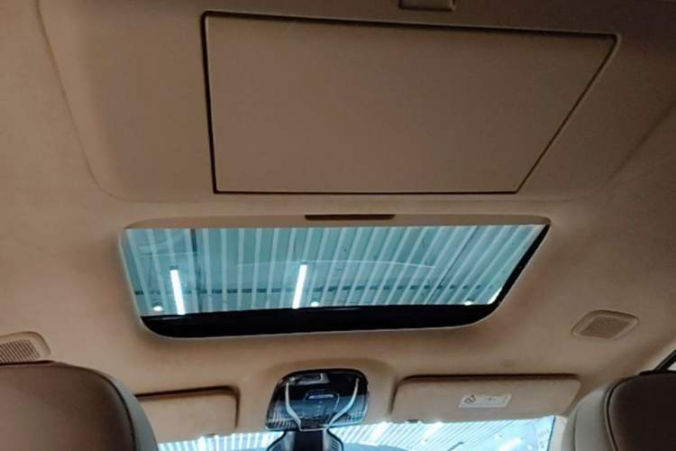 Used VOYAH Dream 2025 PHEV Four-Wheel-Drive Flagship Kunpeng Edition Headliner